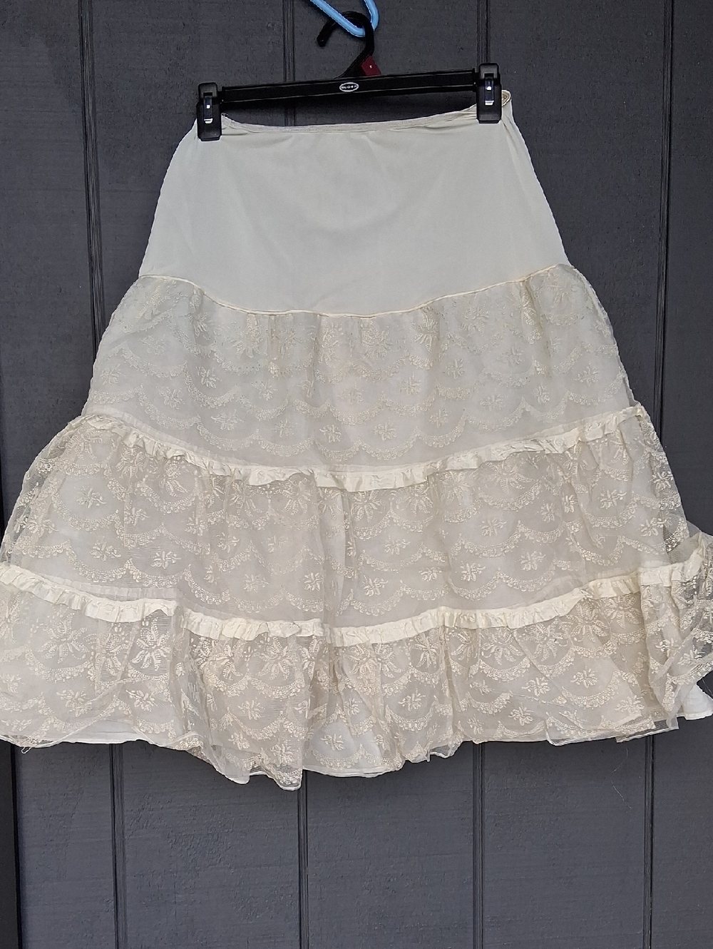Vintage Women's Cream Tiered Lace Crinoline